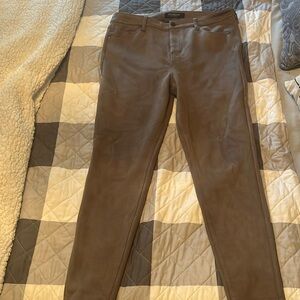 Super comfortable pants, brown in color (mushroom brown). EUC